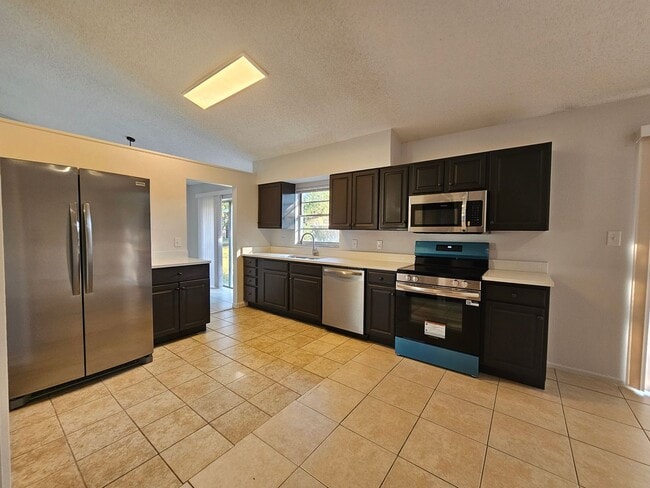 Building Photo - Freshly Renovated & Move-In Ready!! 3-bedroom, 2-bath home located in Lake Sparling Heights, Orla...