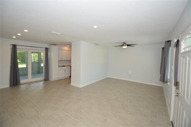 Building Photo - 14 Bolling Ln