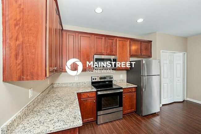 Building Photo - 3 Bedroom Pet-Friendly Home in Charlotte, NC with Main Street Renewal