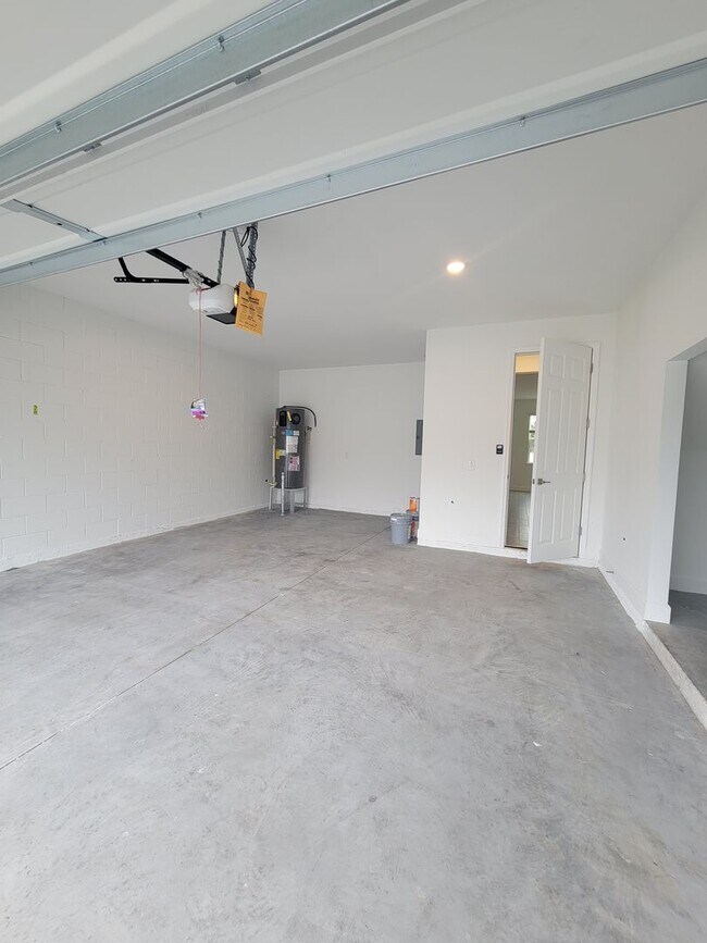 Building Photo - 5 Bedroom Brand New House with Innovative Technology near Winter Park