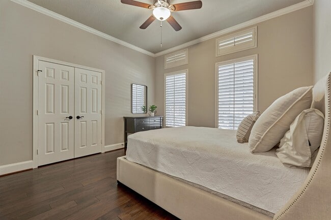 Building Photo - 87 W Honey Grove Pl