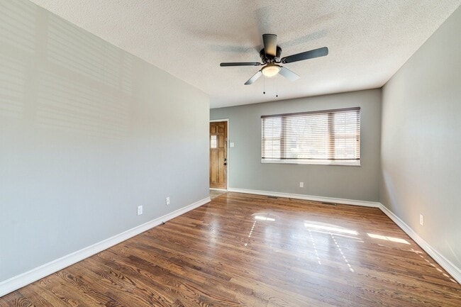 Building Photo - 3633 Shores Dr