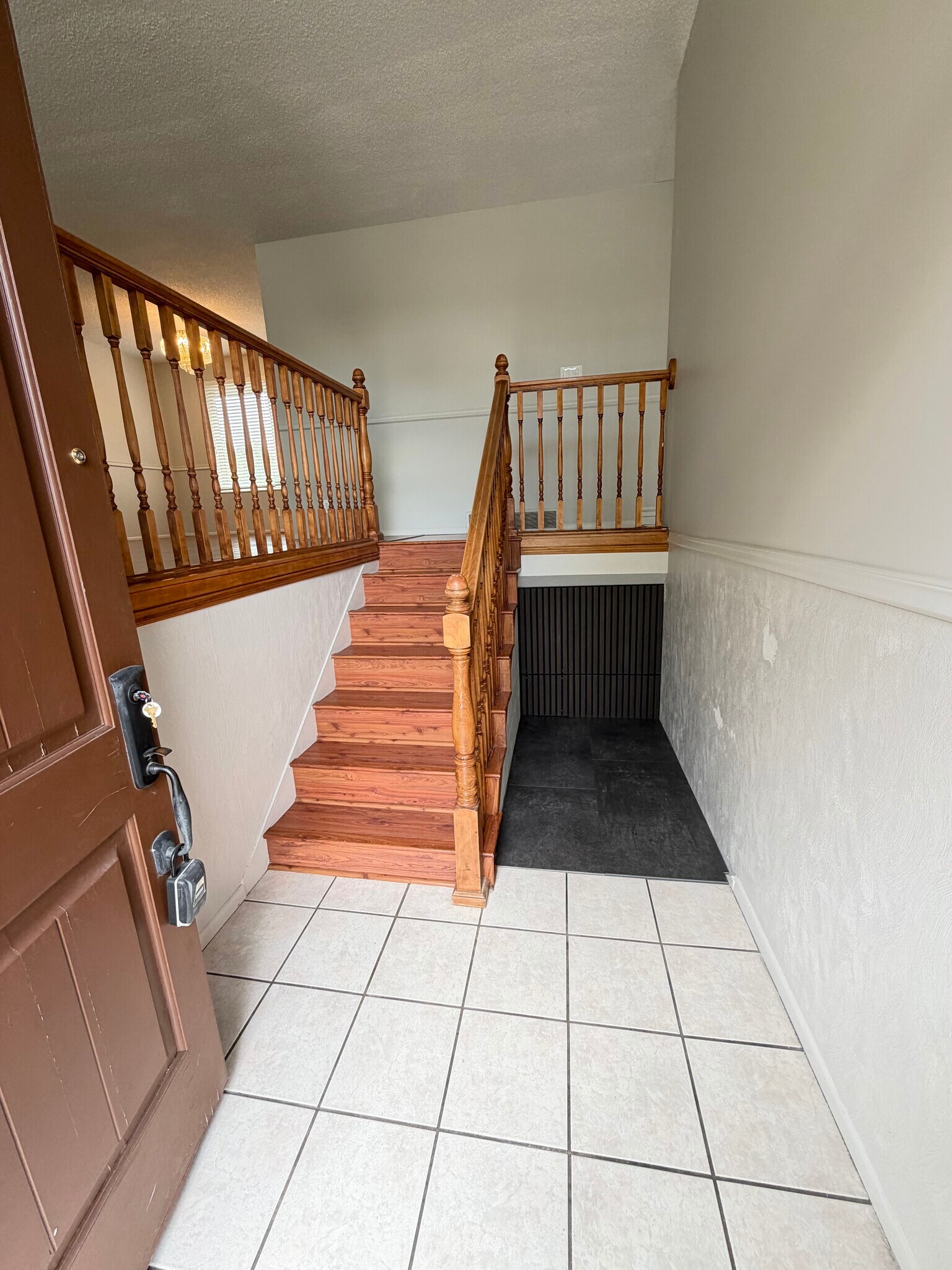Entryway Front door - 465 E 6770 S