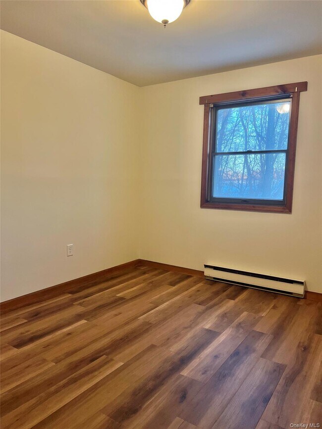 Building Photo - 188 River Rd