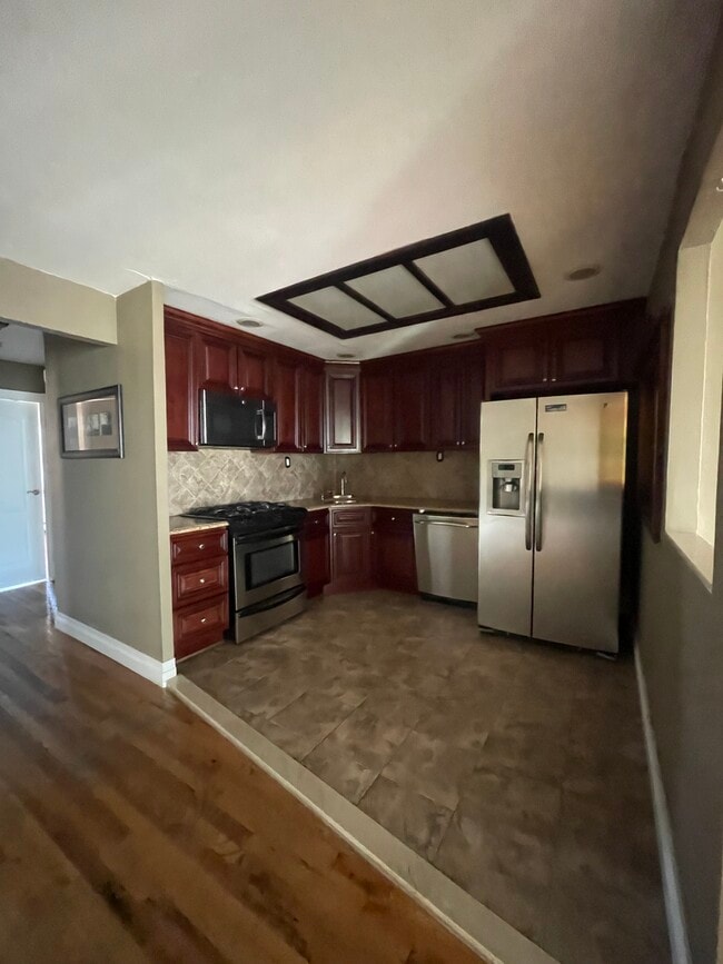 Building Photo - 1723 Shore Pky