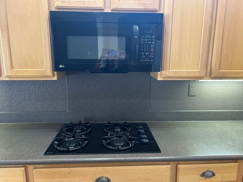 Building Photo - 5034 Singing Hills Dr