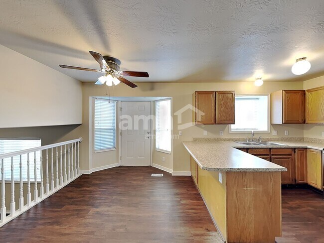 Building Photo - 4445 S Wakeport Bay