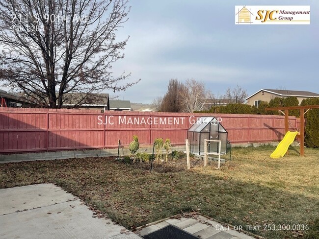 Building Photo - 3 bedroom home for rent in Yakima