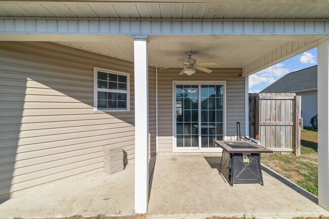 Building Photo - 3 Bedroom 2 Bathroom Home in Onslow Bay!