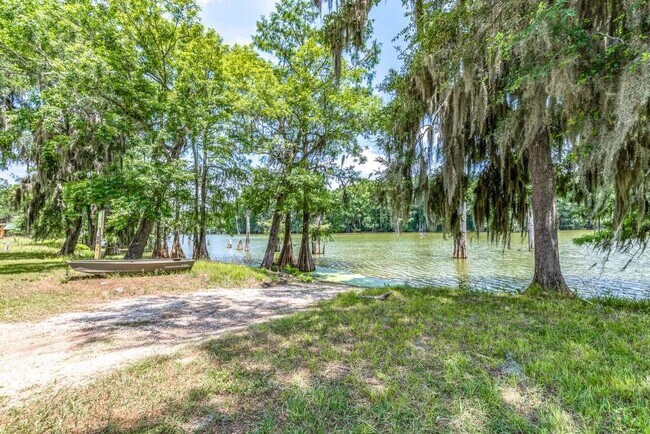 Building Photo - 176 Wood Fern Dr