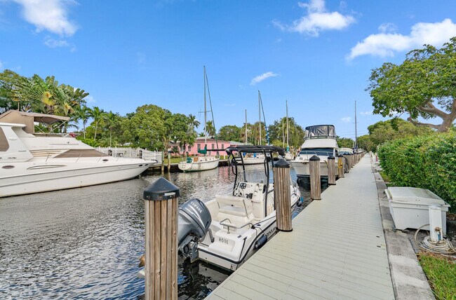 Building Photo - 1000 River Reach Dr