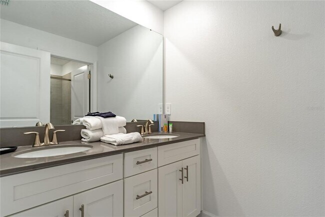 Building Photo - 2705 Scrapbook St