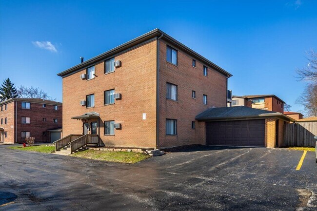 Building Photo - 604 W 65th St