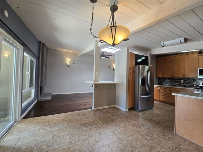 Building Photo - 5539 Baja Dr