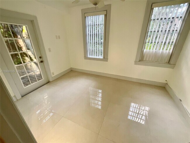 Building Photo - 1612 NE 2nd Ct