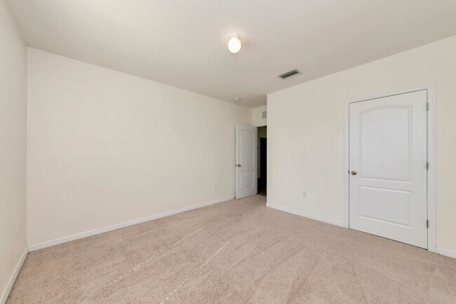 Building Photo - Annual Unfurnished Rental