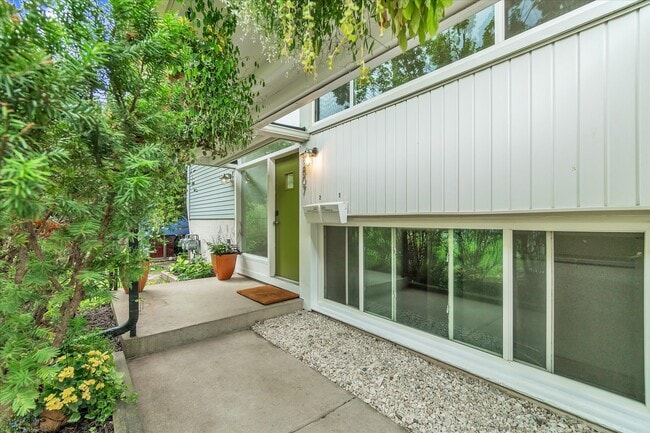 Building Photo - 1807 Fair St