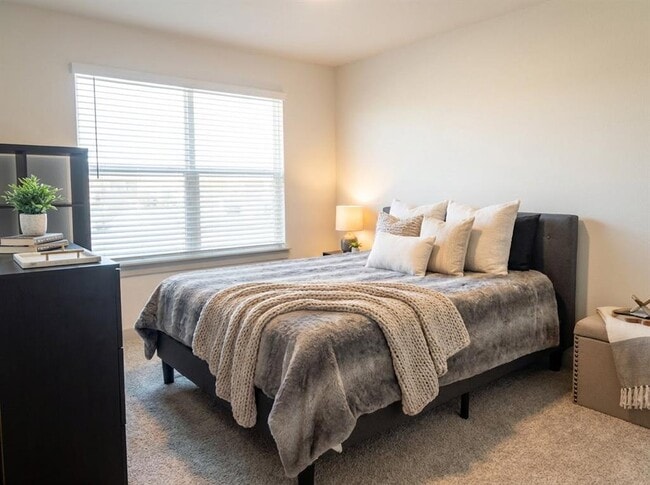 Building Photo - 7515 Traylor Cv