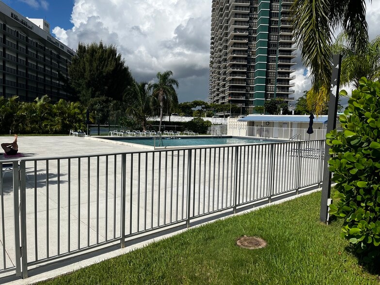 Building Photo - 880 NE 69th St