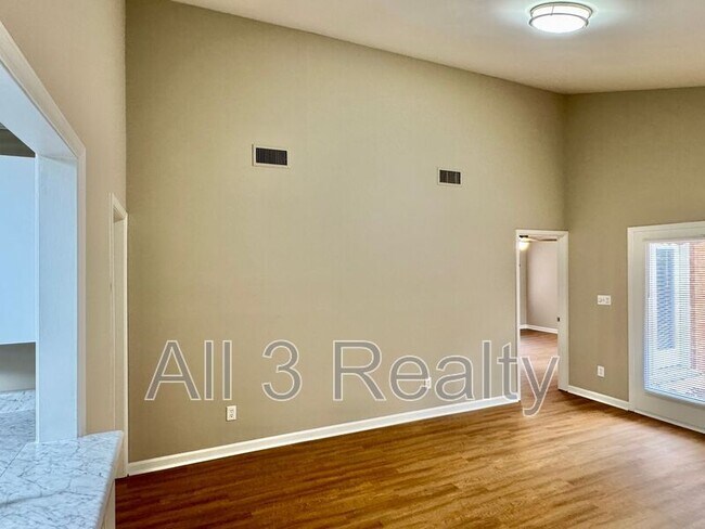 Building Photo - 3107 Sutton Dr