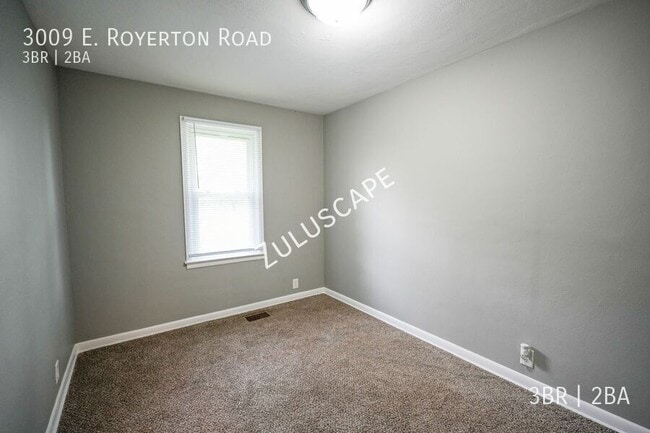 Building Photo - 3009 E Royerton Rd