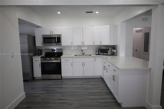 Building Photo - 181 NE 121st St