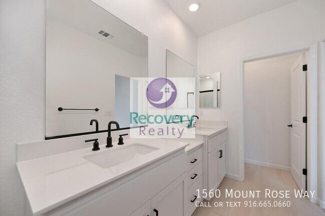 Building Photo - 1560 Mount Rose Ln