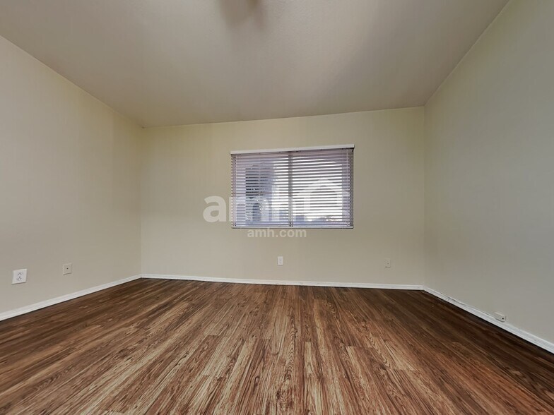 Building Photo - 293 N Slate St