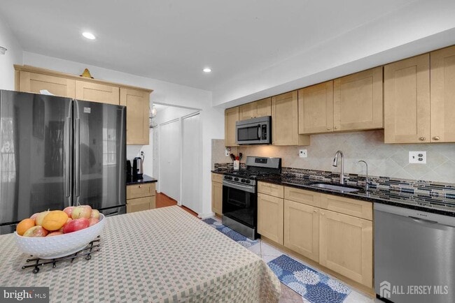 Building Photo - 5 Pond View Dr