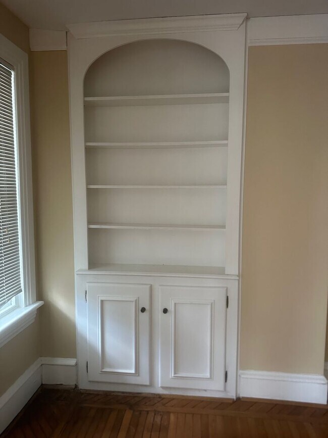 Building Photo - West Chester Historic Townhome - 4 bedrooms, 1 bath