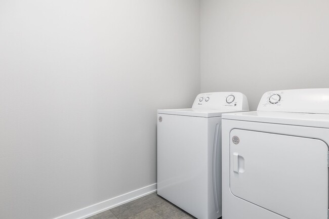 Building Photo - Modern Comfort in the Heart of Norwalk