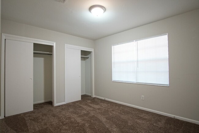 Building Photo - Charming 2-Bedroom Duplex Near UWF, I-10 &...