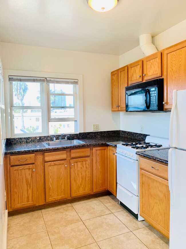 Building Photo - STUDIO WITH A PEAK VIEW OF DOWNTOWN! $1,49...