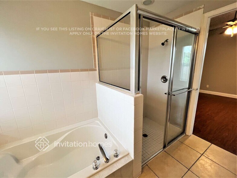 Building Photo - 1835 SW Dalmatian Ave