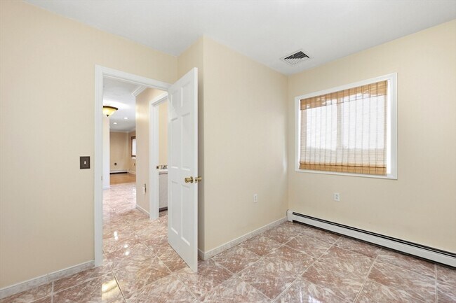 Building Photo - 12 Parkway Dr