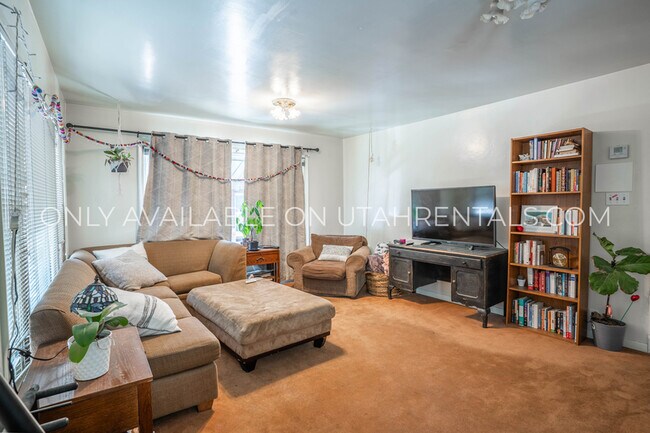 Building Photo - 545 E 400 N