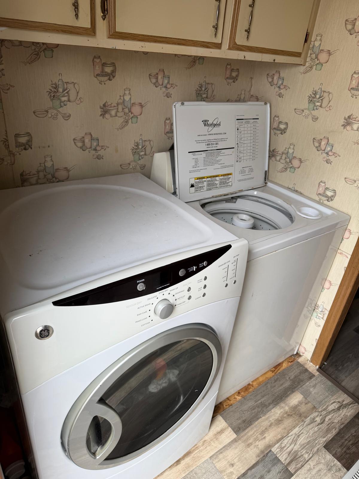 Building Photo - 905 W 37th Ave