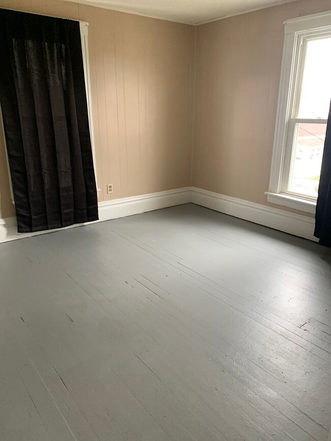 Building Photo - 2 bedroom house one block from City Park