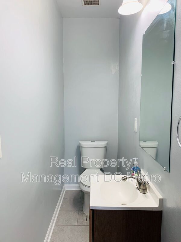 Building Photo - 1397 Sheridan St NW