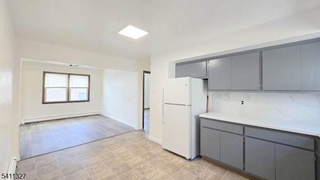 Building Photo - 388 Garibaldi Ave