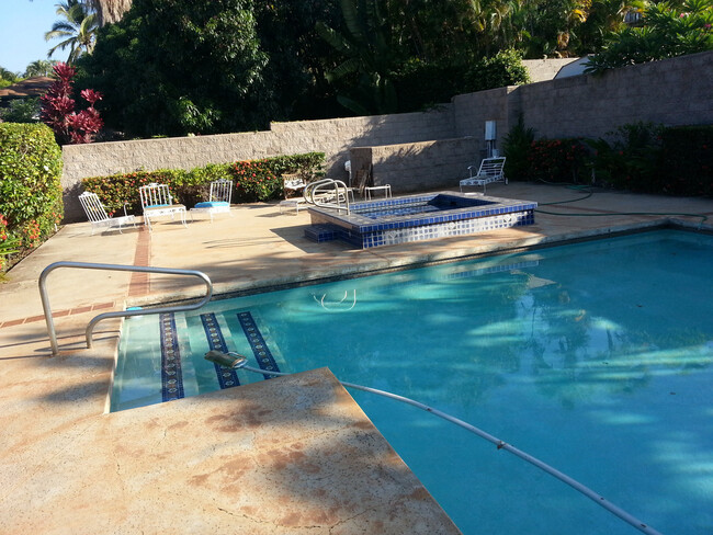 Building Photo - Very private, gated, mostly furnished Maui...