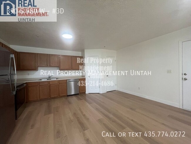 Building Photo - 390 980