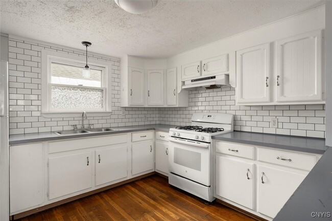 Building Photo - 1410 Fincke Ave