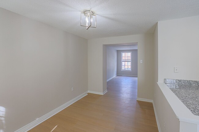 Building Photo - JUST RENOVATED Huge 3 bedroom 3 bathroom t...