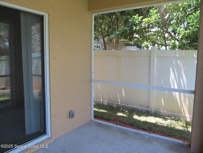 Building Photo - 2002 Elkins Point Dr