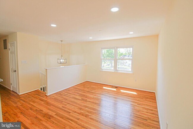 Building Photo - 24201 Bush Hill Rd