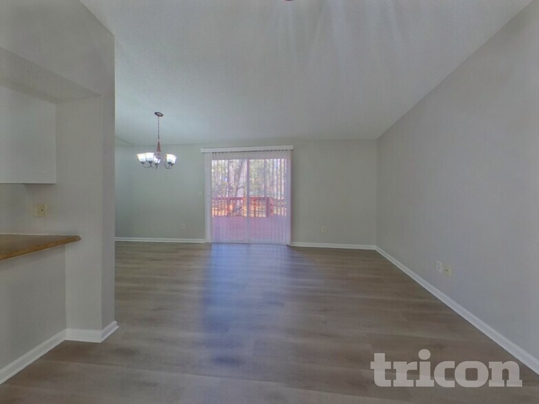 Building Photo - 201 Raintree Dr