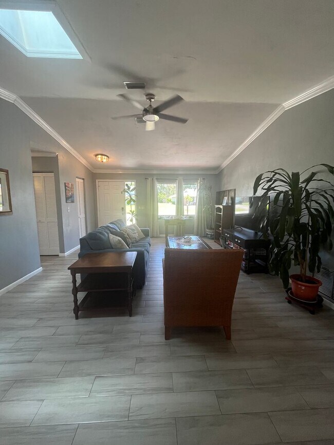 Building Photo - Fully Furnished 3-Bedroom Home in Palm Coa...