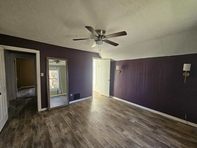 Building Photo - 93 N Rose Blvd