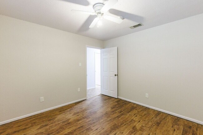 Building Photo - "Spacious 4-Bedroom Haven with 2 Full Baths in Lubbock – Your Perfect Home Awaits!"